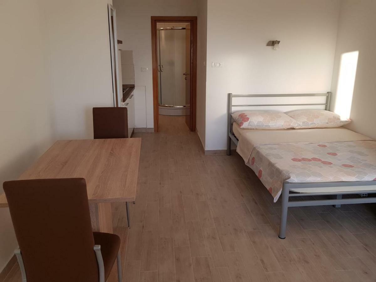 Studio Apartment Matija Подстрана Экстерьер фото