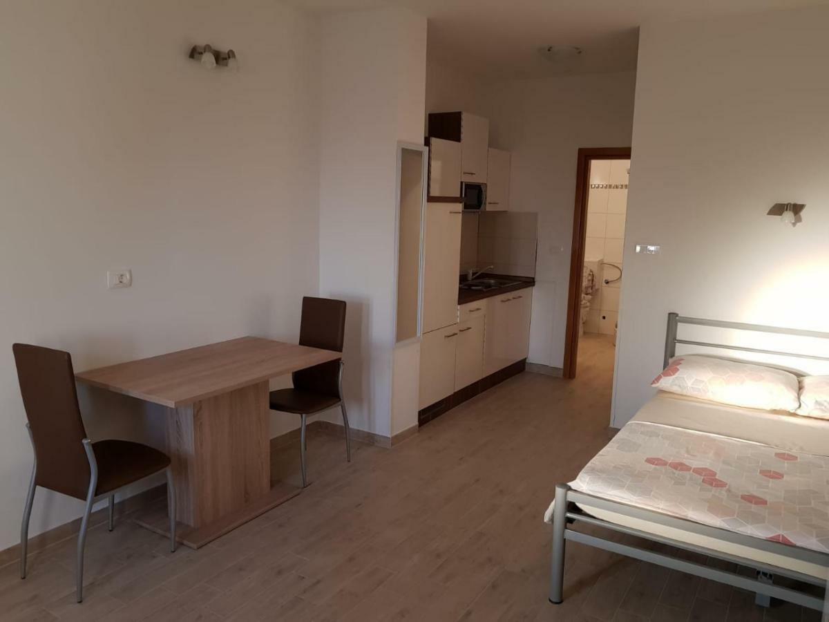 Studio Apartment Matija Подстрана Экстерьер фото