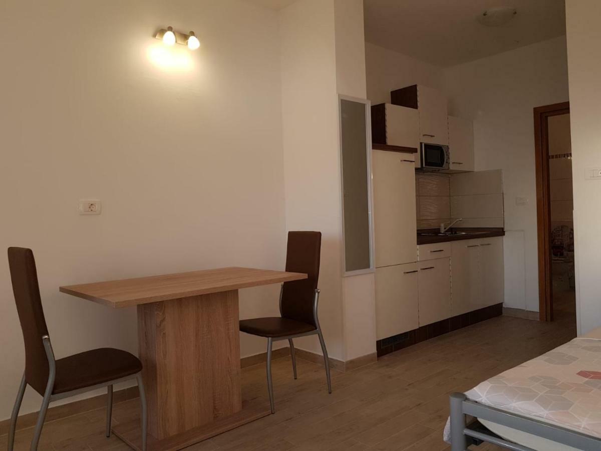 Studio Apartment Matija Подстрана Экстерьер фото